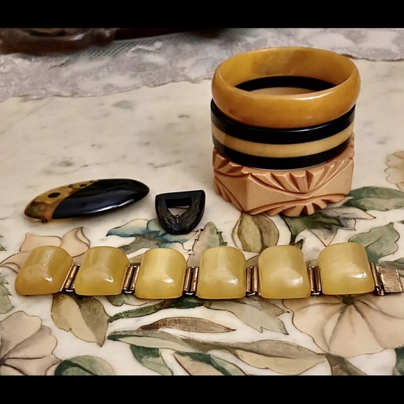 Vintage BAKELITE LOT! DONT MISS THIS! BROOCHPin BRACELET Bangles YELLOW BLACK